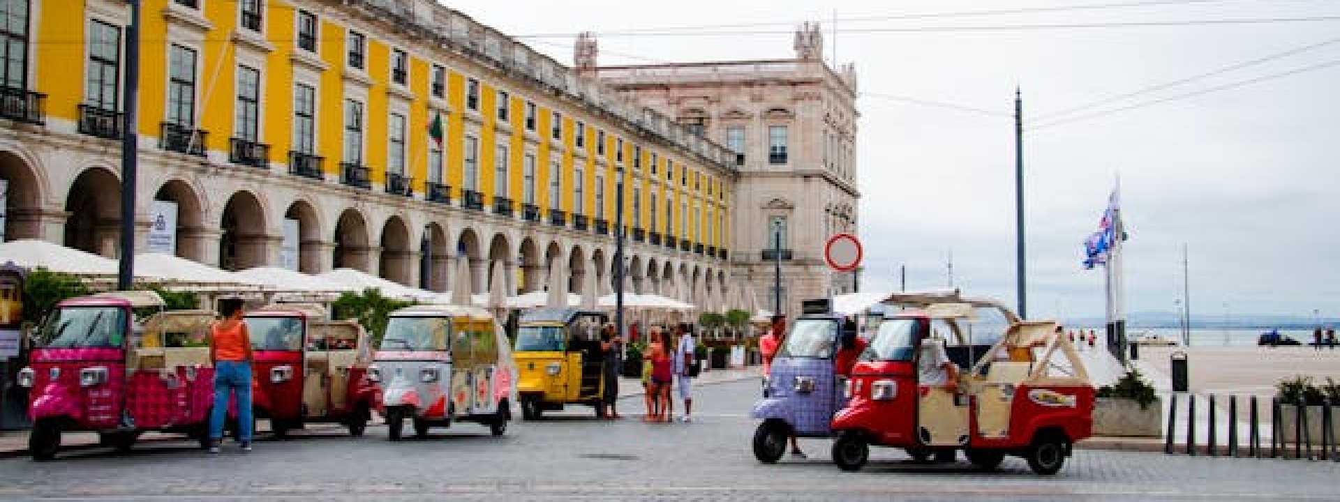 banner - Private Tuk Tuk Tour in Lisbons´  neighborhoods – 2 horas