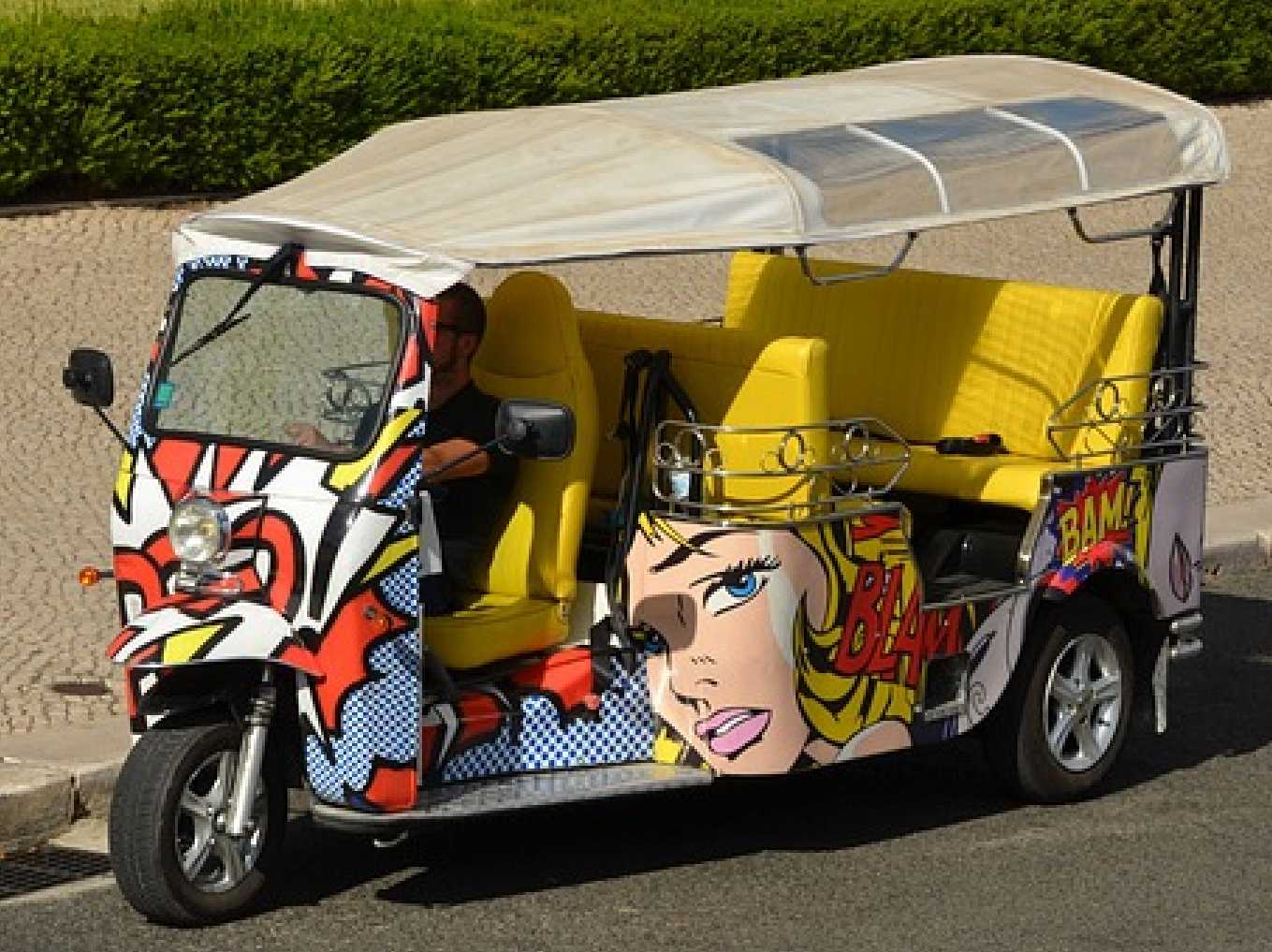 Private Tuk Tuk Tour in Lisbons´  neighborhoods – 2 horas