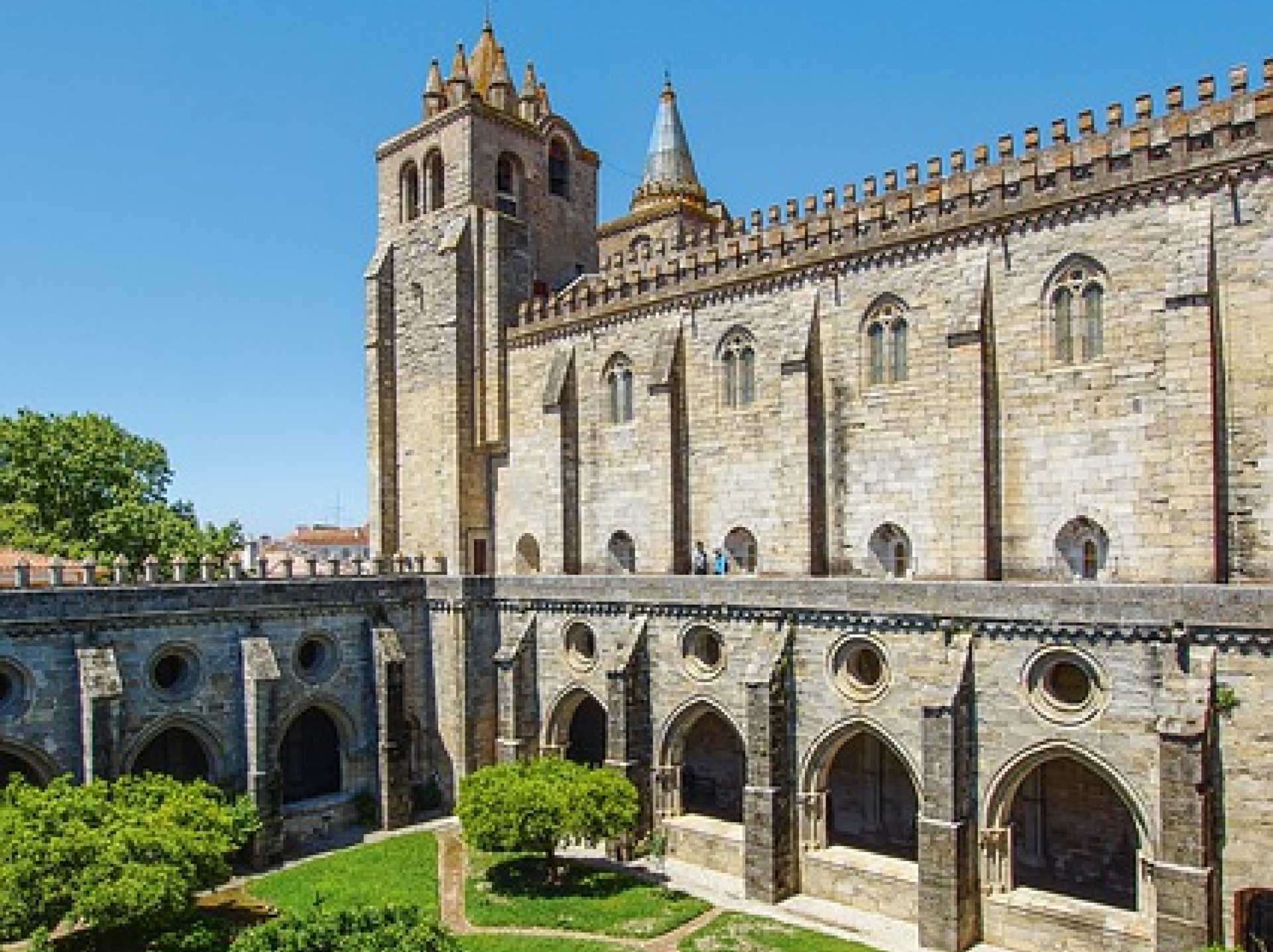 Gallery - Partida de Lisboa -  Tour en Évora y Visita a una Adega de viños en la Región