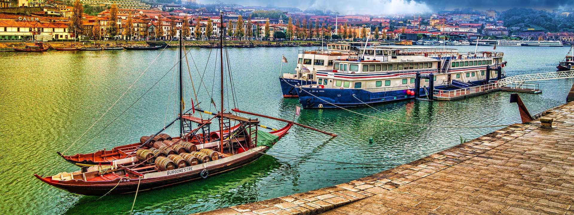banner - Tour de día completo en Oporto - con bodegas de vino de Oporto y crucero de los 6 puentes
